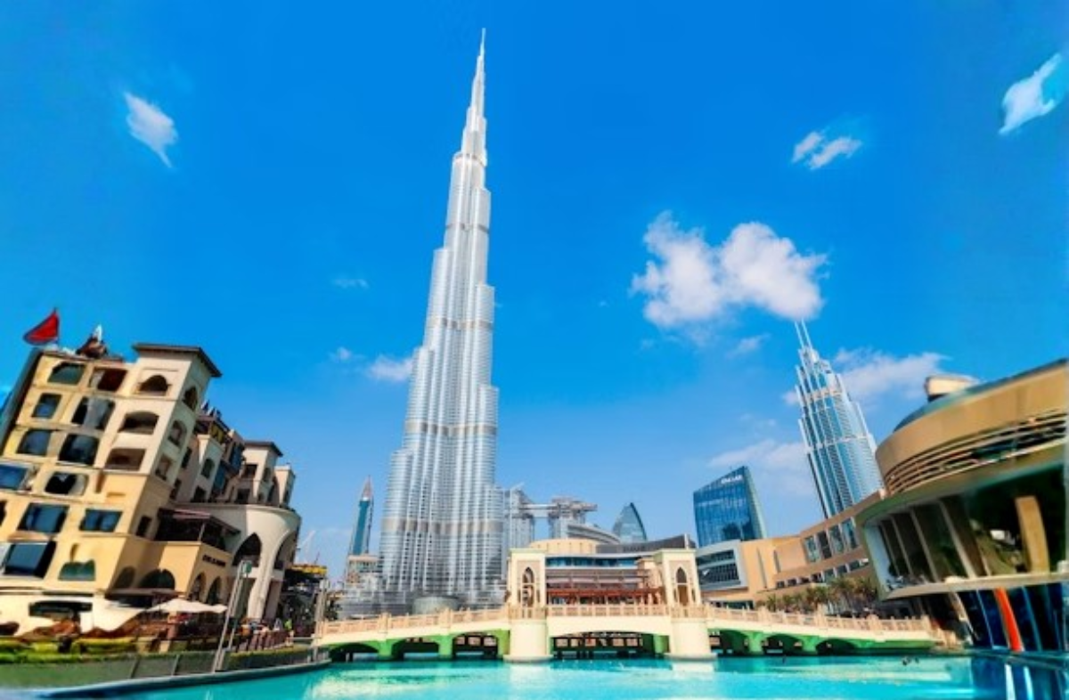 Dubai Mall Outside View.png