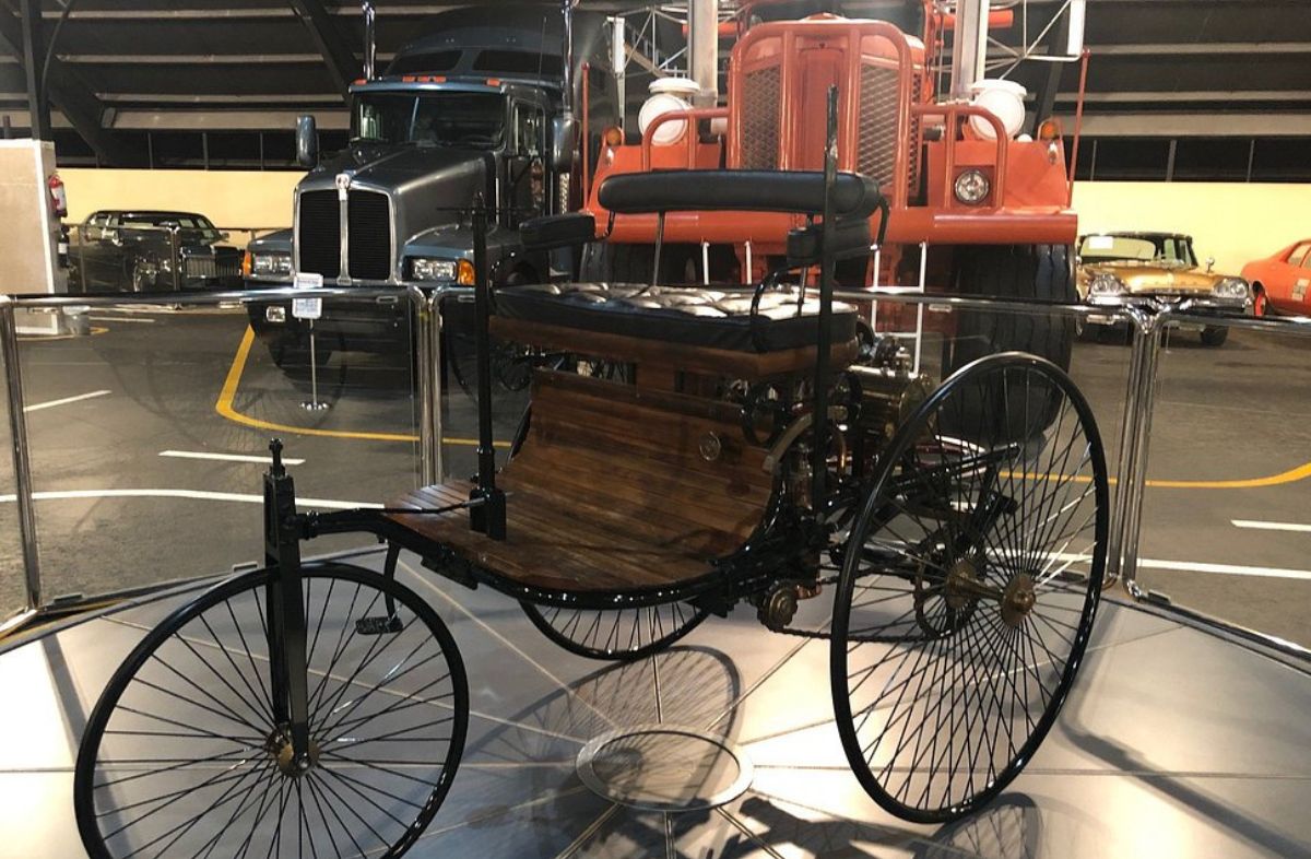 Emirates National Auto Museum Luxury Bicyle Display.jpg