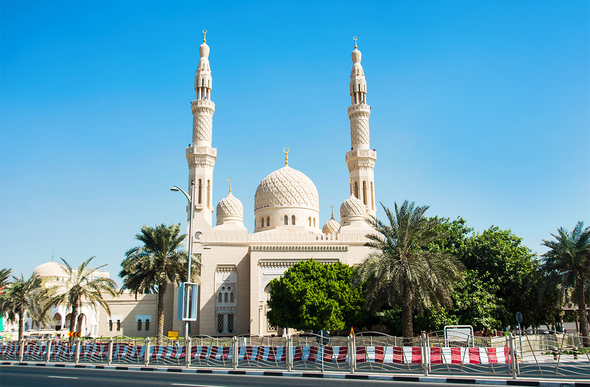 Jumeirah Mosque Exterior View.jpg