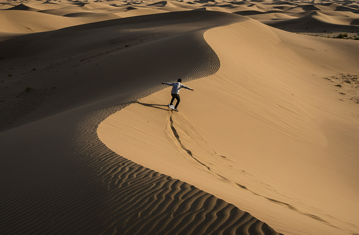 Sandboarding Dubai Desert